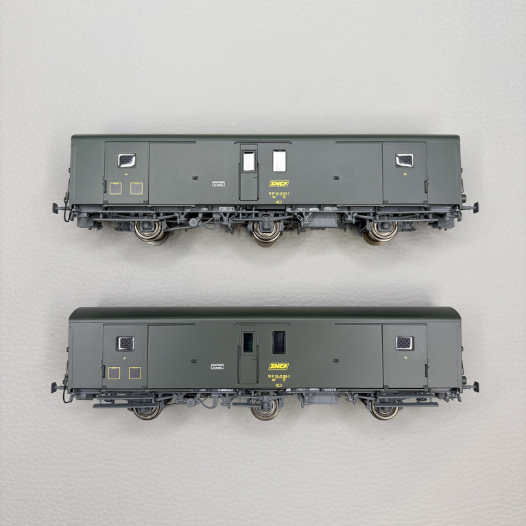 LSMODELS MW108 - 2 fourgons Dd², marquage UIC, logo encadré jaune, feux de fin de convoi, SNCF