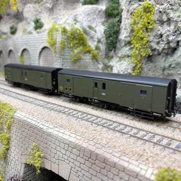 2 fourgons Dqd²m, marquage 1956, toit noir, feux de fin de convoi, SNCF, Ep. IIIcd - LSMODELS MW104 - HO 1/87