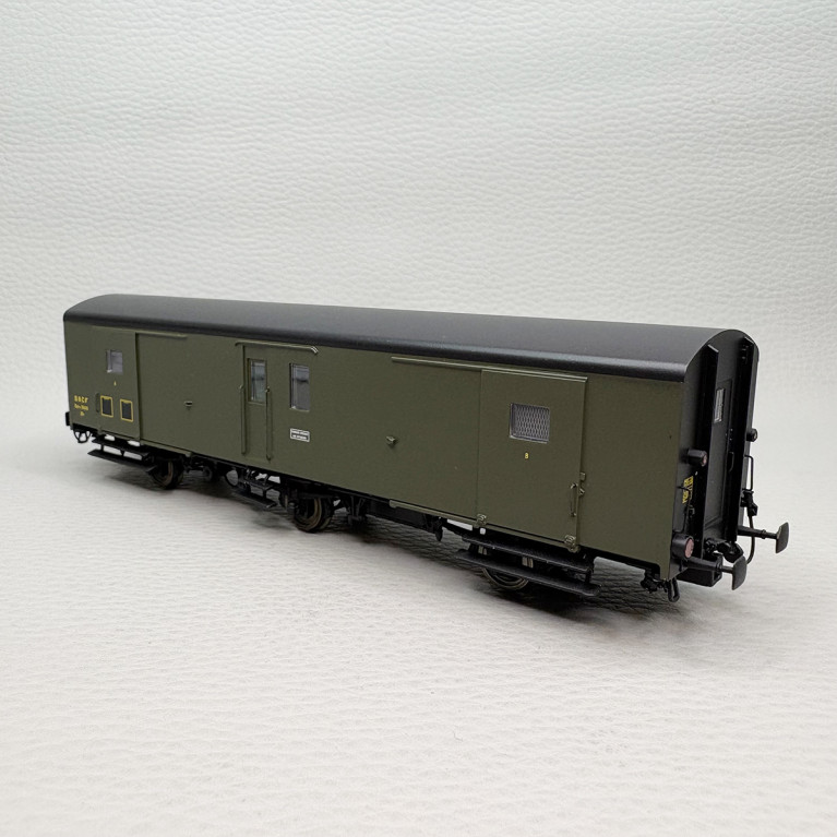 LSMODELS MW103 - Fourgon Dqd²m, marquage 1956, toit noir, feux de fin de convoi, SNCF