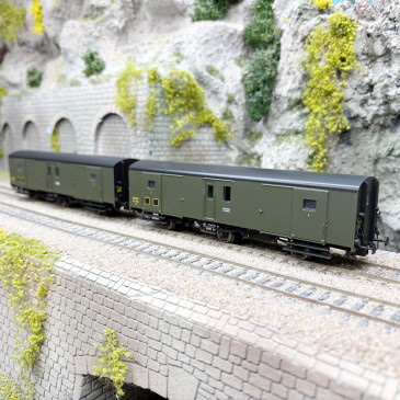 2 fourgons Dqd²m, marquage 1950, toit noir, feux de fin de convoi, SNCF, Ep. IIIb - LSMODELS MW102 - HO 1/87