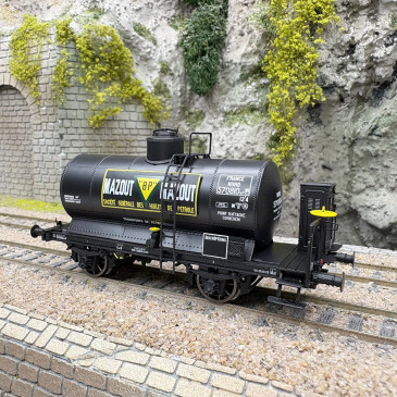Wagon citerne OCEM, "Mazout BP", livrée noire, SNCF, Ep. II - LSMODELS 30458 - HO 1/87