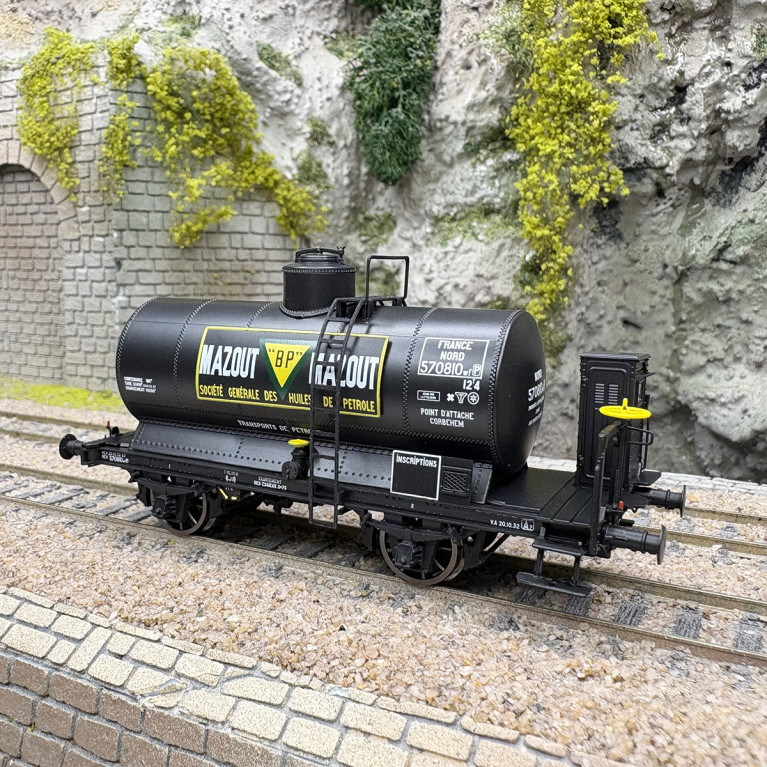 Wagon citerne OCEM, "Mazout BP", livrée noire, SNCF, Ep. II - LSMODELS 30458 - HO 1/87