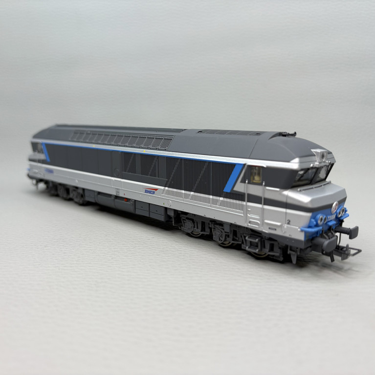 Locomotive diesel CC 472006, "livrée bleue Isabelle", logo Casquette, SNCF - JOUEF HJ2620