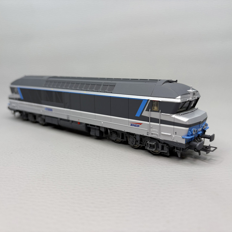 Locomotive diesel CC 472006, "livrée bleue Isabelle", logo Casquette, SNCF - JOUEF HJ2620