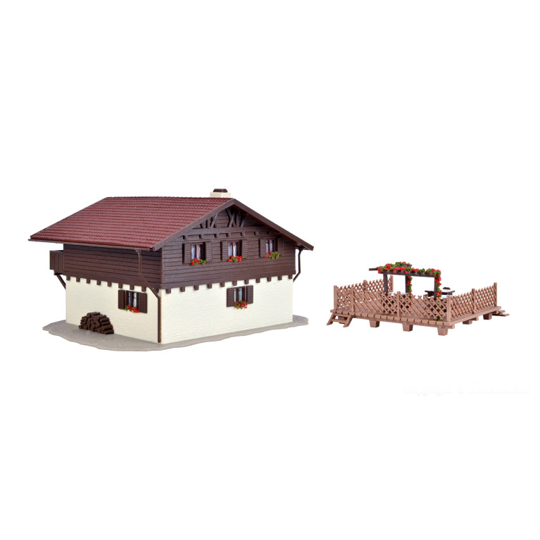 Auberge alpine avec terrasse en bois - VOLLMER 43960 - HO-1/87