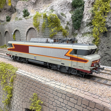 Lsmodels 10480: Locomotive électrique BB 15028, livrée Arzens, béton, Strasbourg, SNCF