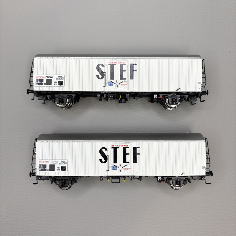 LSMODELS 30224 - 2 wagons frigorifiques type Ibes, logo STEF noir, marquage UIC, SNCF LSMODELS 30224 - 2 wagons frigorifiques type Ibes, logo STEF noir, marquage UIC, SNCF