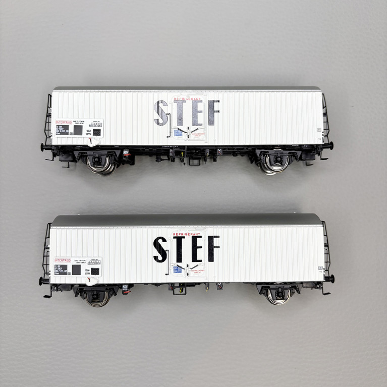 LSMODELS 30224 - 2 wagons frigorifiques type Ibes, logo STEF noir, marquage UIC, SNCF LSMODELS 30224 - 2 wagons frigorifiques type Ibes, logo STEF noir, marquage UIC, SNCF