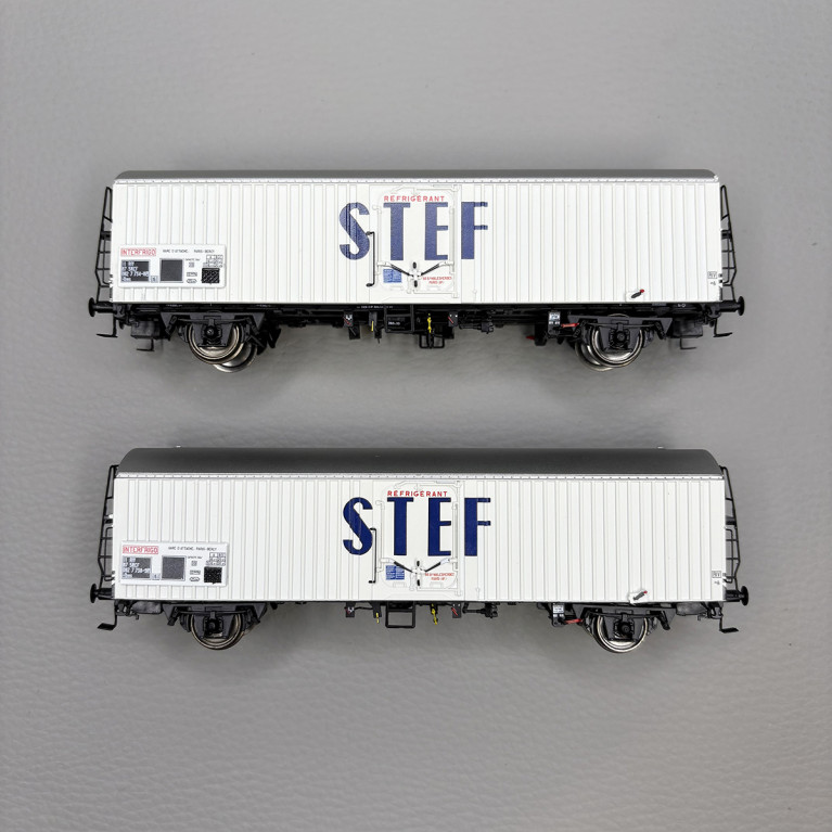 LSMODELS 30236 - 2 wagons frigorifiques type Ibes, logo STEF bleu, marquage UIC, SNCF LSMODELS 30236 - 2 wagons frigorifiques type Ibes, logo STEF bleu, marquage UIC, SNCF