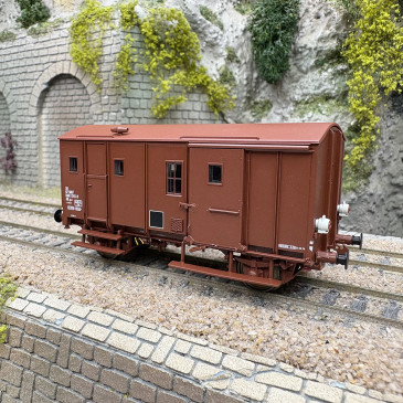 Fourgon à bagages UK toit rouge UIC, feux de fin de convoi, SNCF, Ep. IV - EPM E51.00.16 - HO 1/87