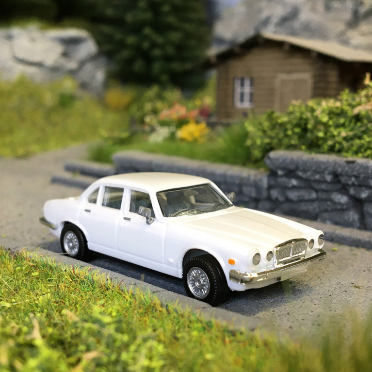 Jaguar XJ Série III, blanc, 1979 - HERPA 420587-002 - HO 1/87 Jaguar XJ Série III, blanc, 1979 - HERPA 420587-002 - HO 1/87