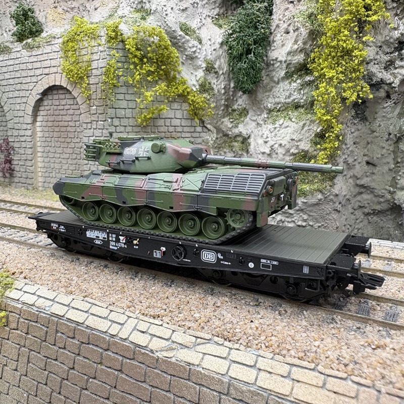Wagon plat Rlmmps 650, transport lourd, avec char Leopard 1A1, DB, Ep. IV - MARKLIN 48878 - HO 1/87