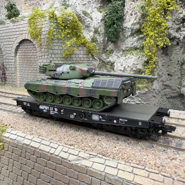 Wagon plat Rlmmps 650, transport lourd, avec char Leopard 1A1, DB, Ep. IV - MARKLIN 48878 - HO 1/87