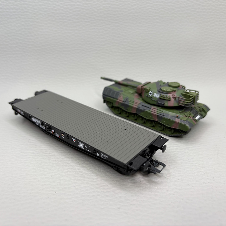 Wagon plat Rlmmps, transport lourd, avec char Leopard 1A1, DB - MARKLIN 48878