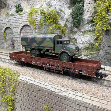 Wagon plat à ranchers Kb 443, transport lourd, avec camion militaire, DB, Ep. IV - MARKLIN 46928 - HO 1/87