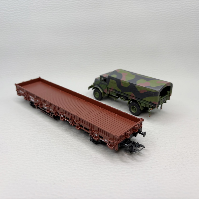 Wagon plat à ranchers Kb 443, transport lourd, avec camion militaire, DB - MARKLIN 46928 Wagon plat à ranchers Kb 443, transport lourd, avec camion militaire, DB - MARKLIN 46928