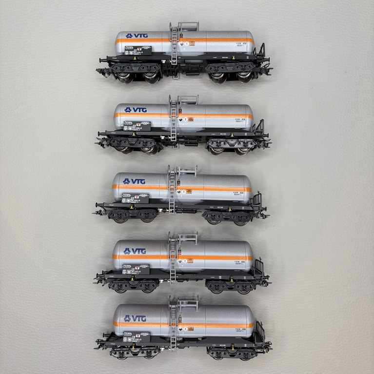 5 wagons citernes, transport de chlore gazeux, VTG - MARKLIN 46465 5 wagons citernes, transport de chlore gazeux, VTG - MARKLIN 46465