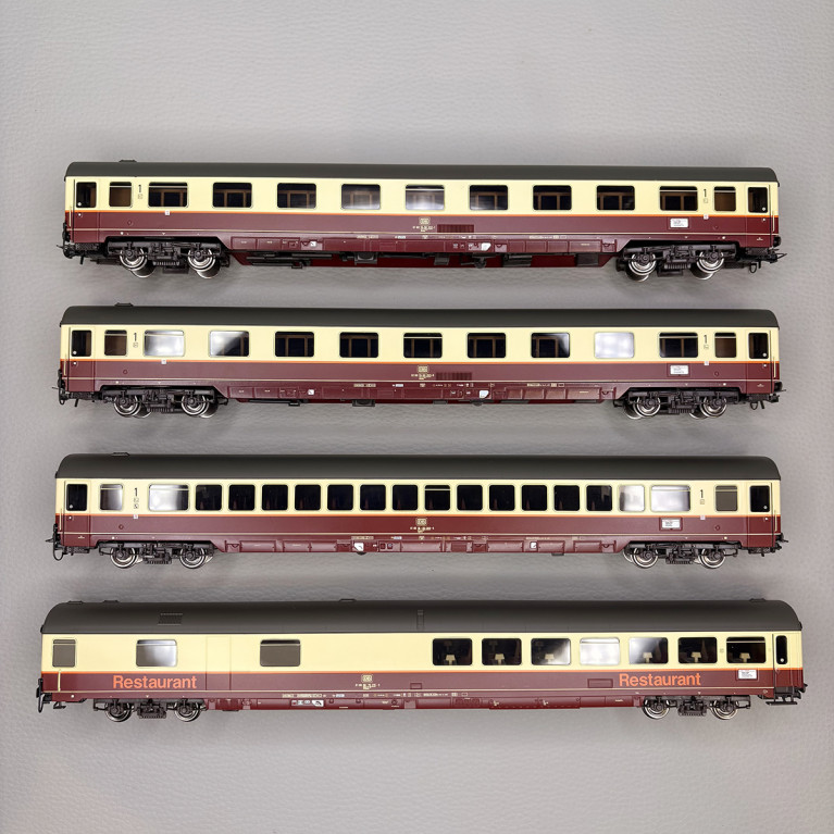 4 voitures TEE "Rheingold 1983", Restaurant, WRmh, Apmz et 2 x Avmz, DB - RIVAROSSI HR4346 4 voitures TEE "Rheingold 1983", Restaurant, WRmh, Apmz et 2 x Avmz, DB - RIVAROSSI HR4346