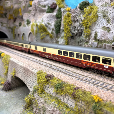 4 voitures TEE "Rheingold 1983", WRmh, Apmz et 2 x Avmz, DB, Ep. IV - RIVAROSSI HR4346 - HO 1/87