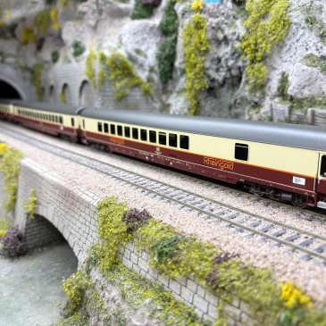 4 voitures TEE "Rheingold 1983", Club, WGmh, Apmz et 2 x Avmz, DB, Ep. IV - RIVAROSSI HR4347 - HO 1/87