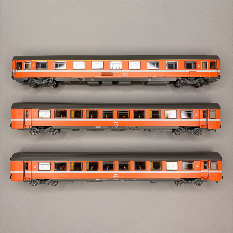 LSMODELS 40365 - 3 voitures type Corail, VSE A9u et 2 x Vtu B10tu, logo encadré, SNCF LSMODELS 40365 - 3 voitures type Corail, VSE A9u et 2 x Vtu B10tu, logo encadré, SNCF