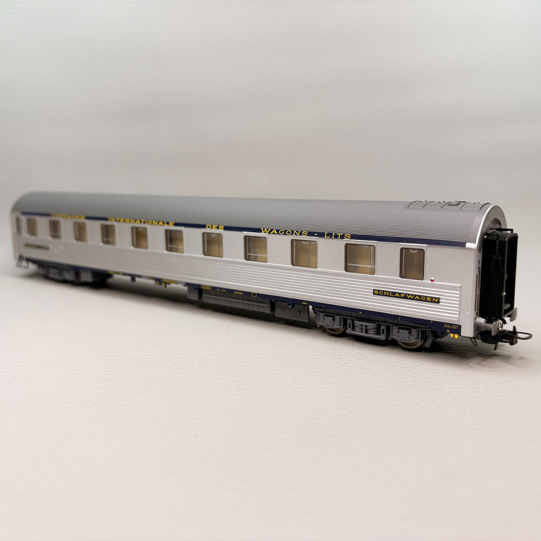 LSMODELS 49104 - Voiture lits type P, inox, bandeau bleu foncé CIWL, gérance SNCF LSMODELS 49104 - Voiture lits type P, inox, bandeau bleu foncé CIWL, gérance SNCF