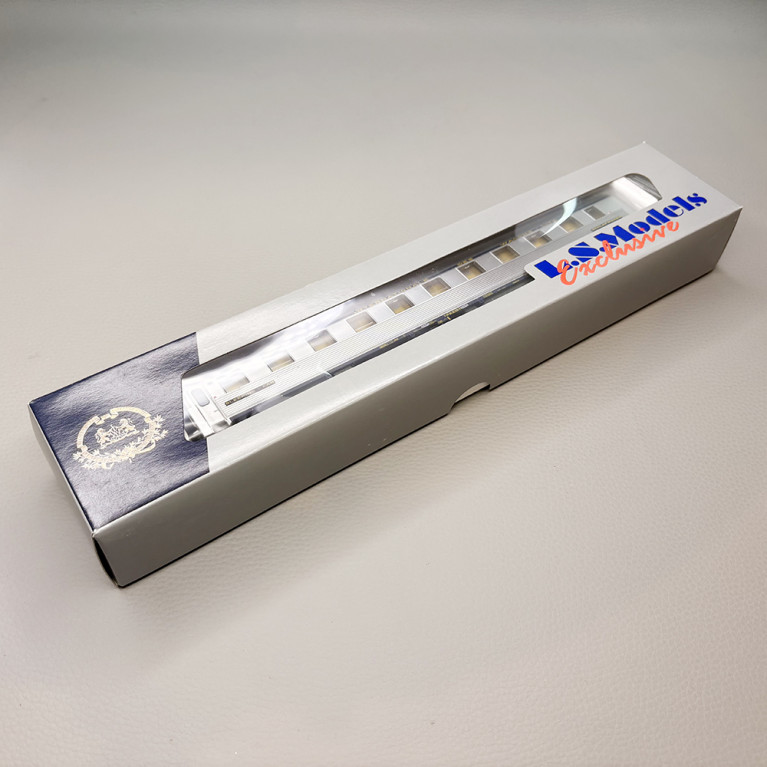 LSMODELS 49104 - Voiture lits type P, inox, bandeau bleu foncé CIWL, gérance SNCF LSMODELS 49104 - Voiture lits type P, inox, bandeau bleu foncé CIWL, gérance SNCF