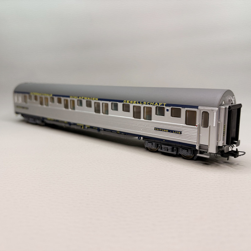 LSMODELS 49105 - Voiture lits type P, inox, bandeau bleu foncé CIWL, gérance SNCF LSMODELS 49105 - Voiture lits type P, inox, bandeau bleu foncé CIWL, gérance SNCF