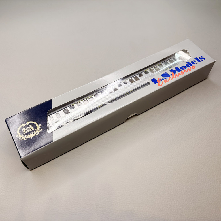 LSMODELS 49106 - Voiture lits type P, inox, bandeau bleu foncé CIWL, gérance SNCF LSMODELS 49106 - Voiture lits type P, inox, bandeau bleu foncé CIWL, gérance SNCF