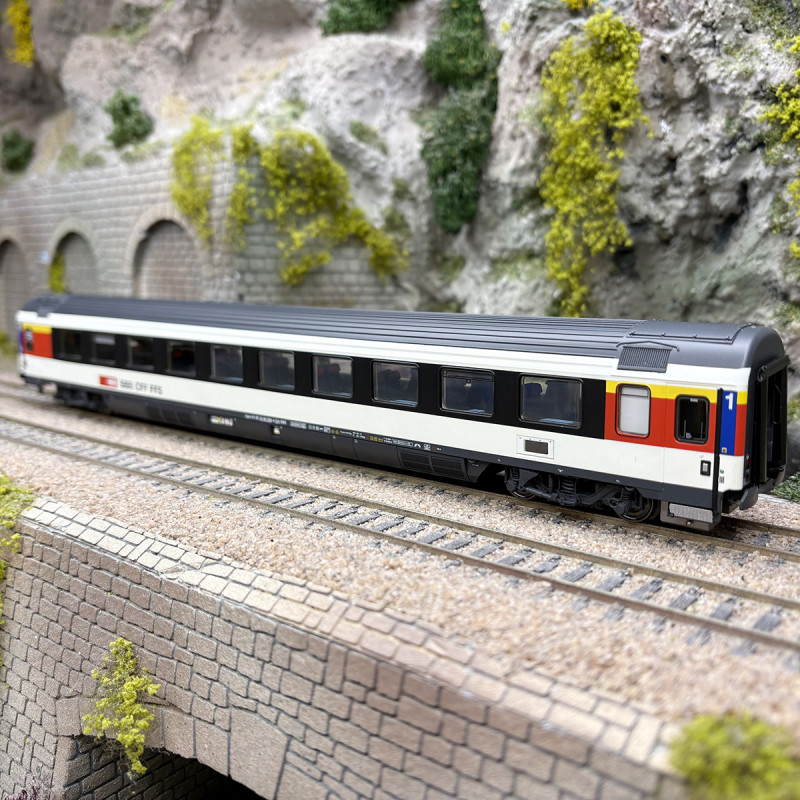 Voiture Apm EC, 1CL, Nichtrauder, Business, Luftansauggitter, SBB CFF FFS, Ep. VI - LSMODELS 47389 - HO 1/87 Voiture Apm EC, 1CL, Nichtrauder, Business, Luftansauggitter, SBB CFF FFS, Ep. VI - LSMODELS 47389 - HO 1/87