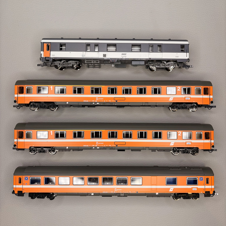 Rame de 4 voitures "Arlberg-Express", Restaurant, ÖBB / SNCF - ROCO 6200077 Rame de 4 voitures "Arlberg-Express", Restaurant, ÖBB / SNCF - ROCO 6200077