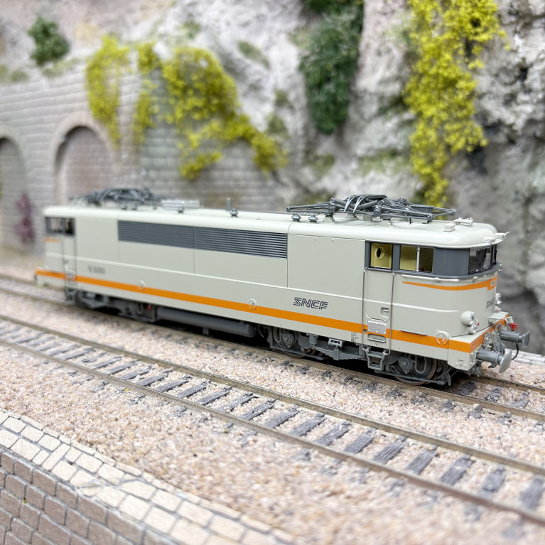 Locomotive électrique BB 9269, livrée béton, logo Nouille, Dijon-P, SNCF, Ep. IV et V - REE MB-179 - HO 1/87