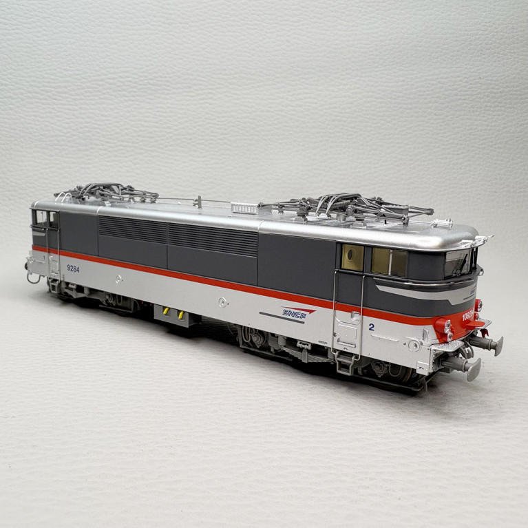 Locomotive électrique BB 9284, livrée Multiservice, Tours St Pierre, SNCF - REE MB-177S