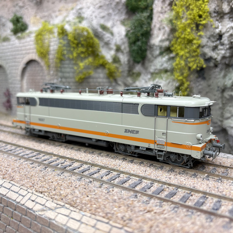 Locomotive électrique BB 16007, livrée Béton, logo Nouille, La Chapelle, SNCF, Ep. IV et V - REE MB-181 - HO 1/87