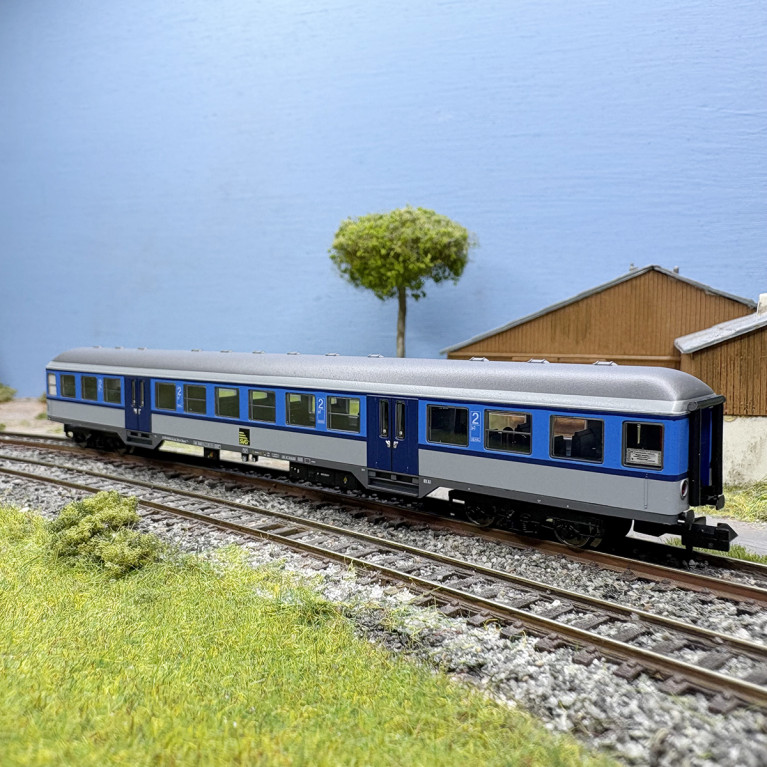 Voiture de banlieu type Bnrz 451, 2 CL, SVG, Ep. VI - TRIX 18554 - N 1/160