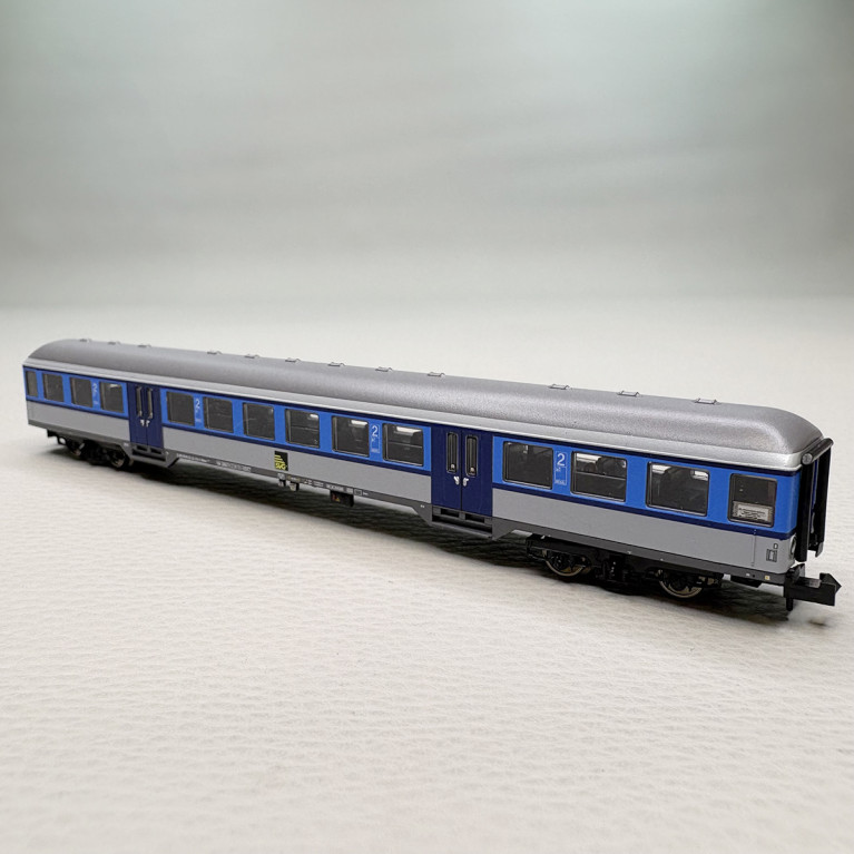 Voiture de banlieu type Bnrz 451, 2 CL, SVG - MINITRIX 18554