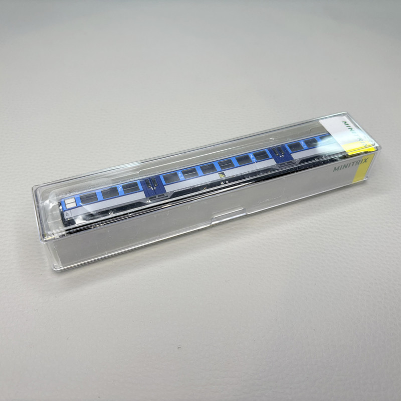 Voiture de banlieu type Bnrz 451, 2 CL, SVG - MINITRIX 18554