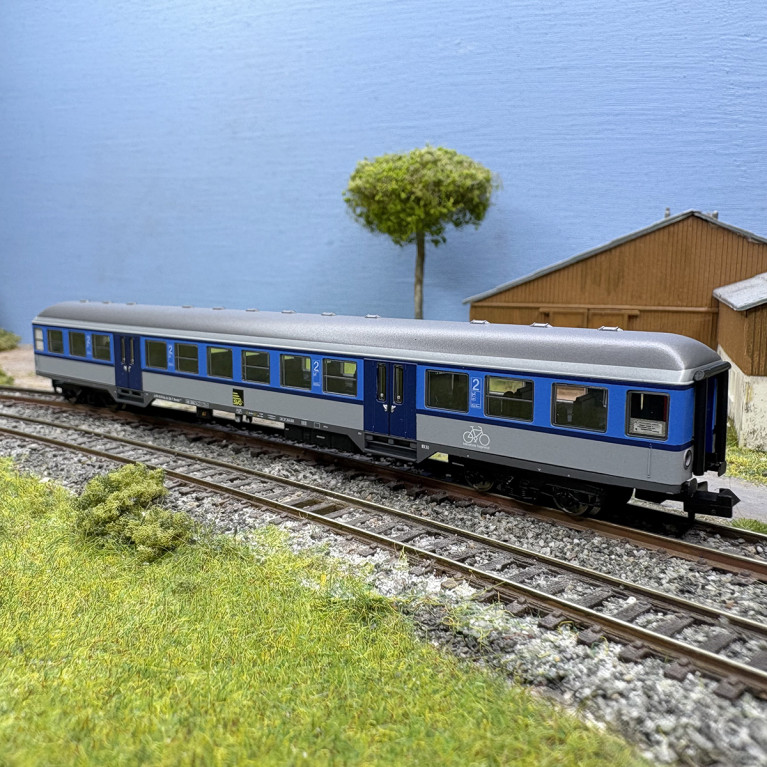 copy of Voiture de banlieu type Bnrz 451, 2 CL, SVG, Ep. VI - MINITRIX 18554 - N 1/160