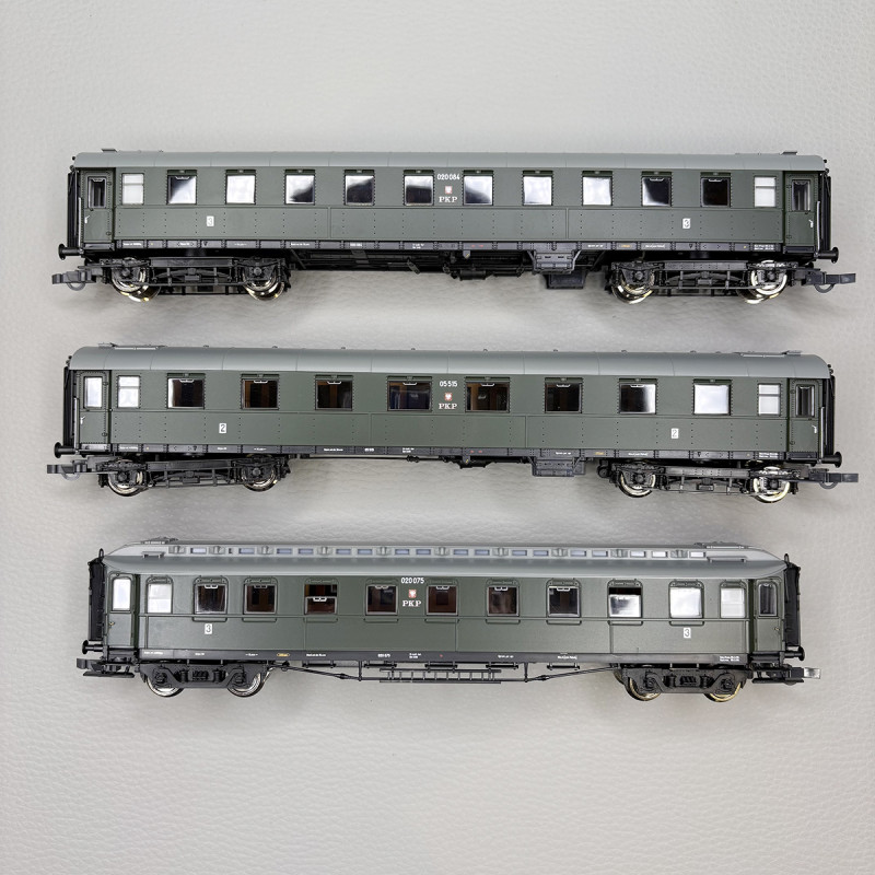 3 voitures voyageurs 2CL et 3 CL (ex  DRG), train express, PKP - ROCO 6200112