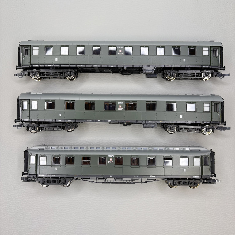 3 voitures voyageurs 2CL et 3 CL (ex  DRG), train express, PKP - ROCO 6200112