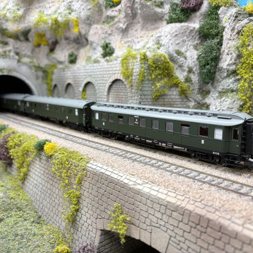 3 voitures voyageurs 2CL et 3 CL, train express, PKP, Ep. IV - ROCO 6200112 - HO 1/87