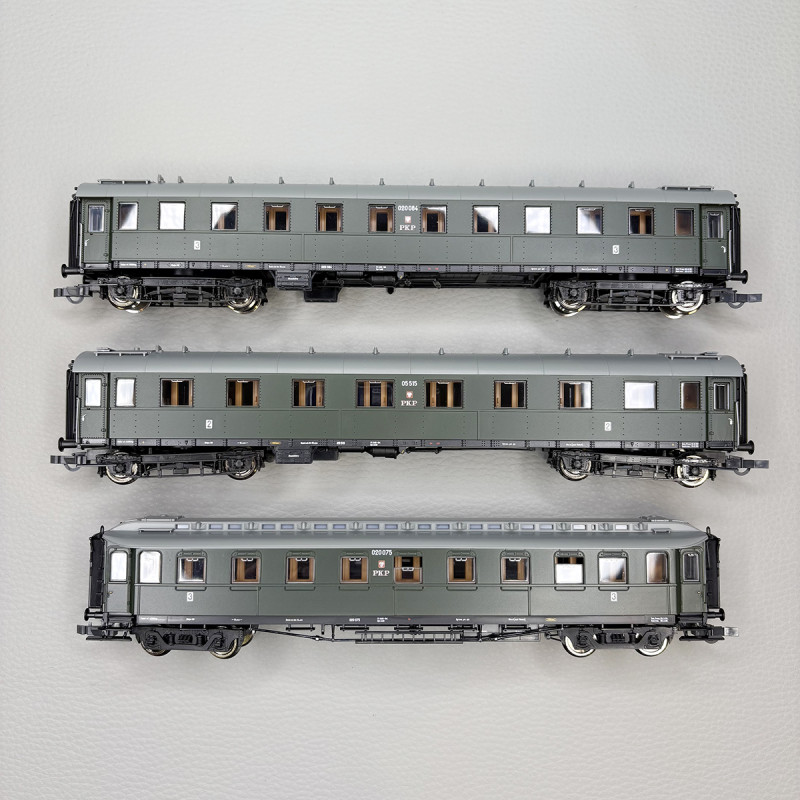 3 voitures voyageurs 2CL et 3 CL (ex  DRG), train express, PKP - ROCO 6200112