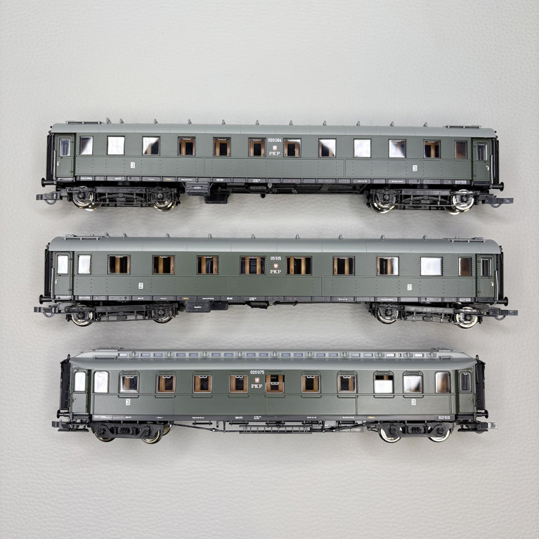3 voitures voyageurs 2CL et 3 CL (ex  DRG), train express, PKP - ROCO 6200112