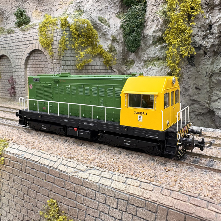 Locomotive diesel T435 (720 607-4), modèle industriel, CKD Privé, Ep. III - PIKO 52106 - HO 1/87