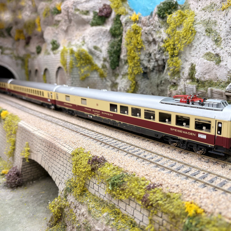 3 voitures voyageurs du "Rheingold", AKE-Eisenbahntouristik, Ep. VI - ROCO 6200121 - HO 1/87