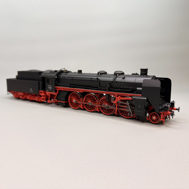 Locomotive à vapeur 19 016, "Saxon Pride", tender carbon, DR/GDR - MARKLIN 38190