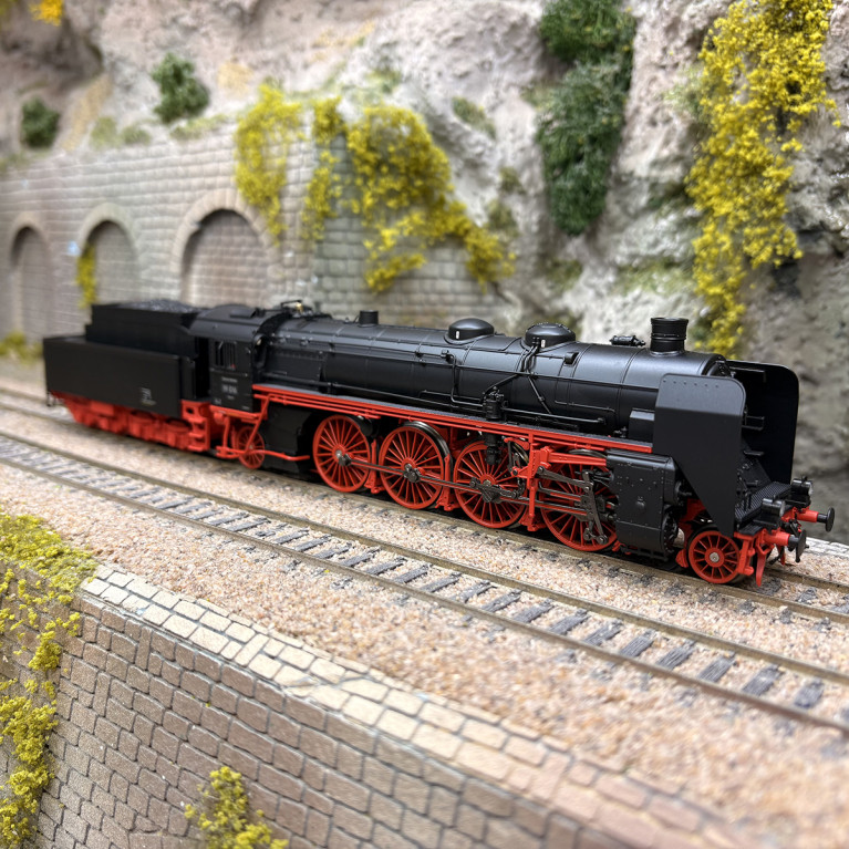 Locomotive à vapeur 19 016, "Saxon Pride", tender carbon, DR/GDR, Ep. IIIa, digital son - MARKLIN 38190 - HO 1/87