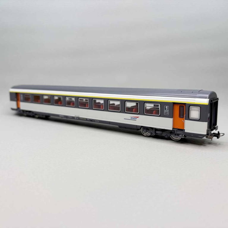 PIKO 97138 - Voiture voyageur, A10tu, 1CL, livrée Corail, logo Casquette, SNCF
