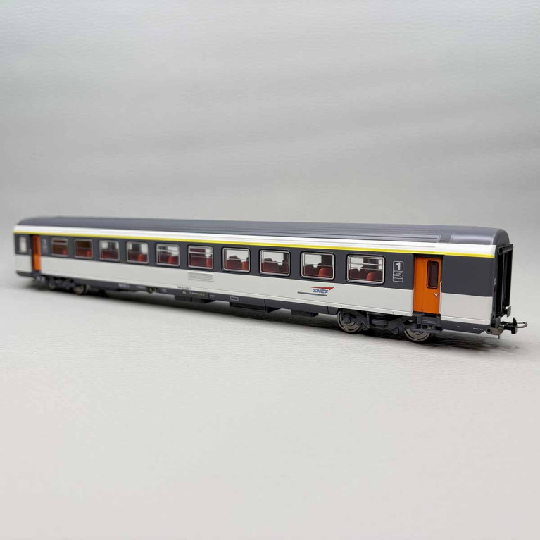 PIKO 97138 - Voiture voyageur, A10tu, 1CL, livrée Corail, logo Casquette, SNCF