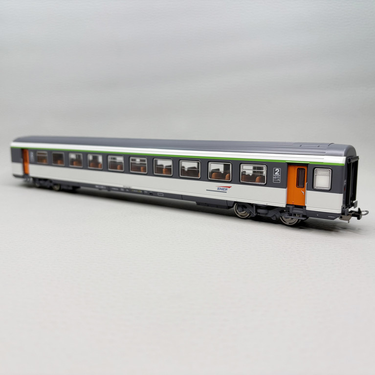 PIKO 97139 - Voiture voyageur, B11tu, 2CL, livrée Corail, logo Casquette, SNCF